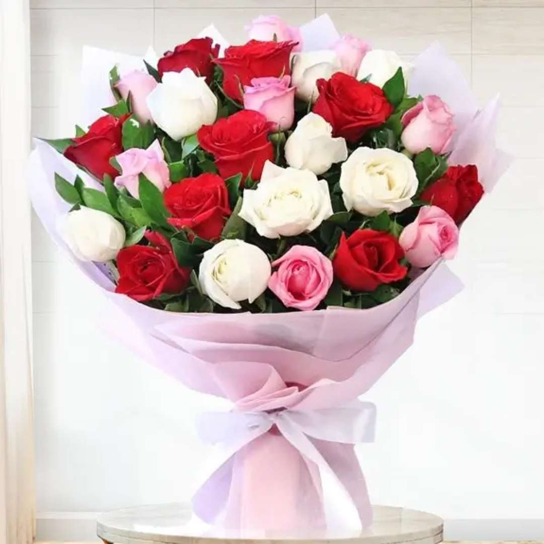 Blossom Mélange – 25 Mixed Roses in Pink Wrap