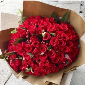 Rustic Rouge – 100 Red Roses in Earth-Toned Wrap