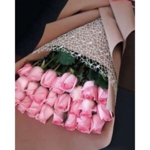 Blush Arc – 24 Pink Roses in One-Sided Bunch