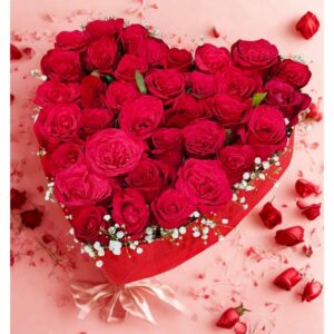 Crimson Embrace – Flat Heart of 35 Red Roses