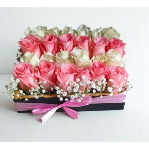 Petal Contrast – 24 Roses in Black Bo
