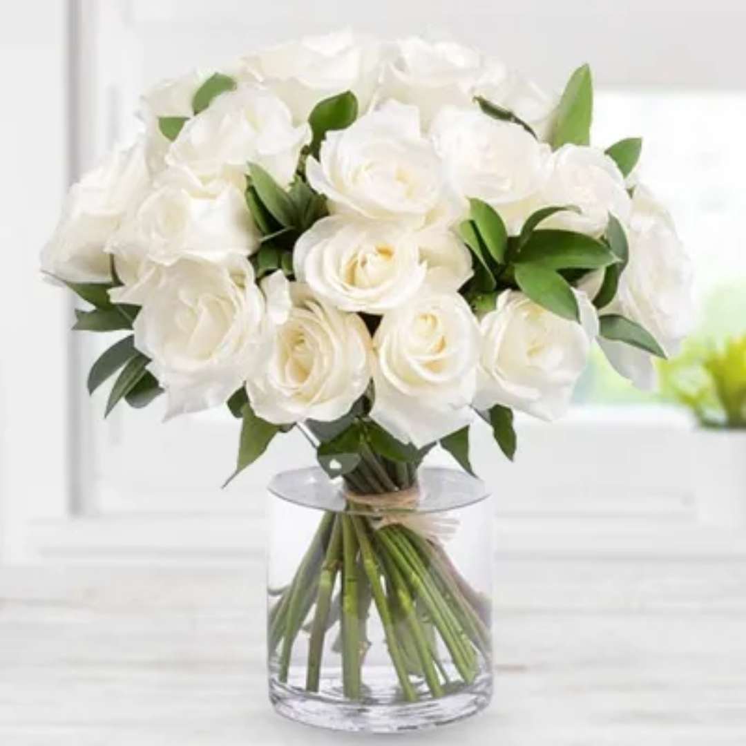 Ivory Whisper – 30 White Roses in Glass Vase