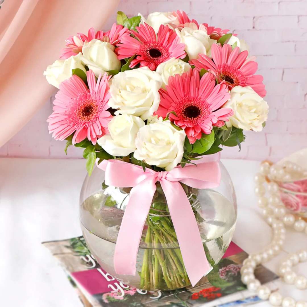 Serene Blush – Mix Roses & Gerbera in Vase