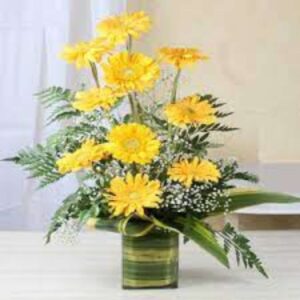 Golden Glowline – 10 Yellow Gerbera in Glass Vase