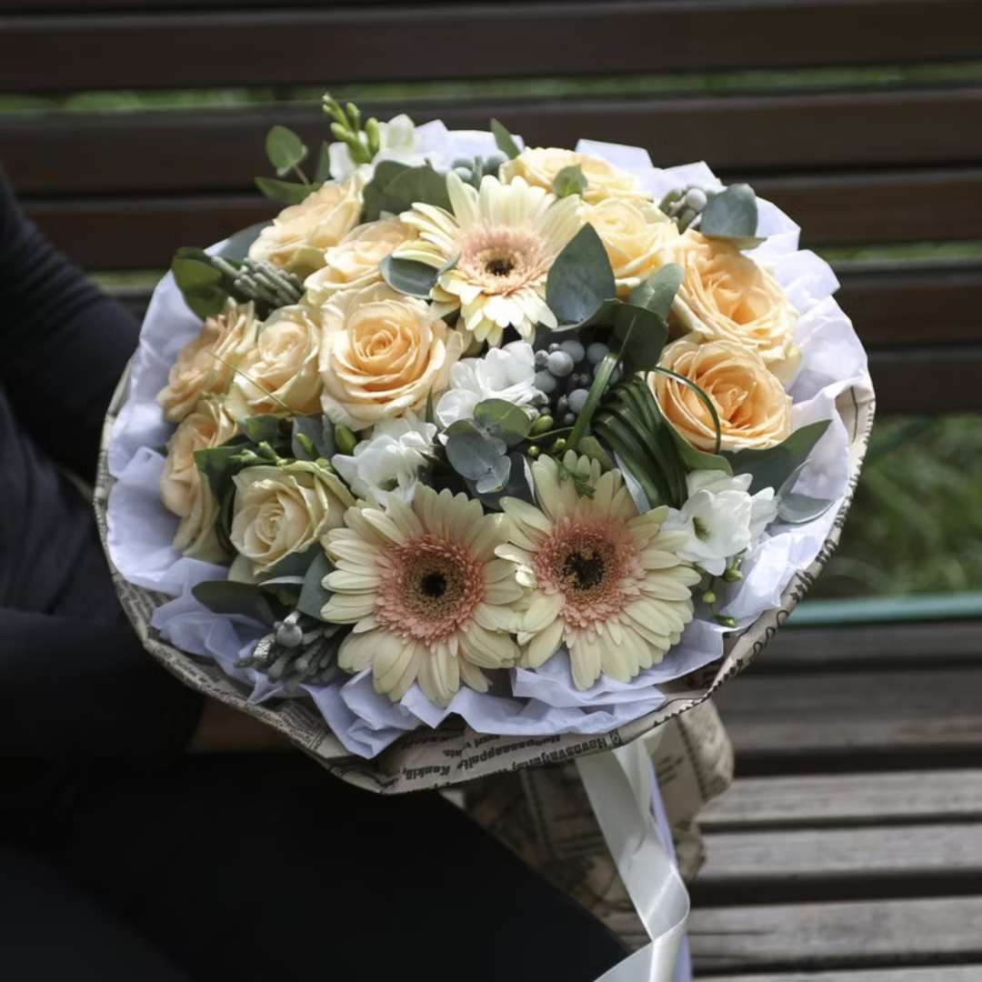 Frosted Blush – Gerbera & Roses Bunch
