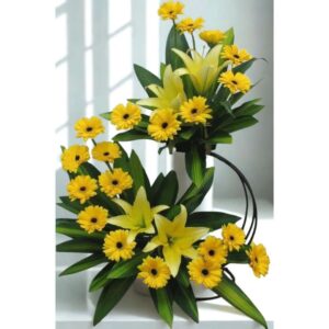 Golden Drift – 20 Yellow Gerbera with 4 Oriental Lilies