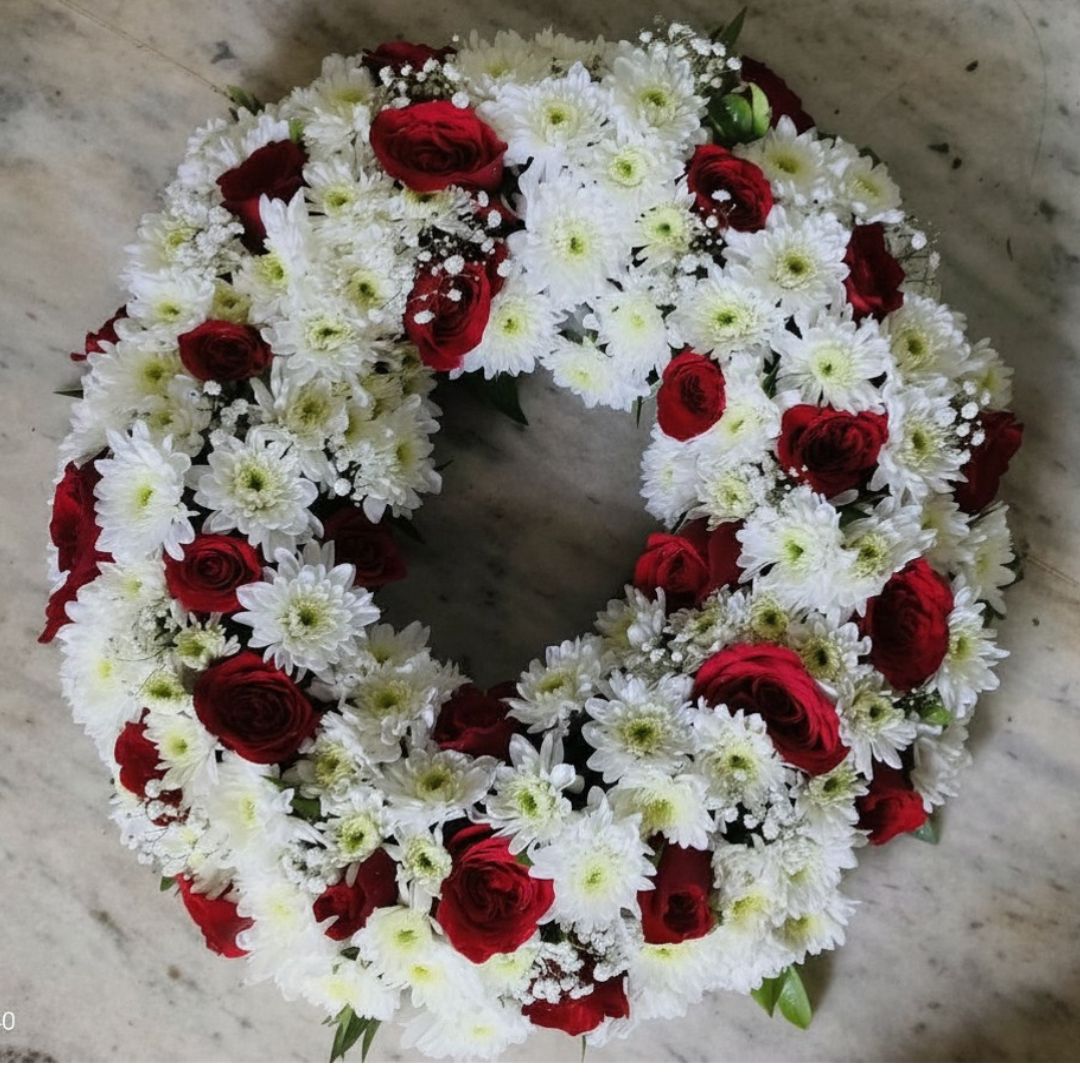 Crimson & Ivory Harmony Wreath